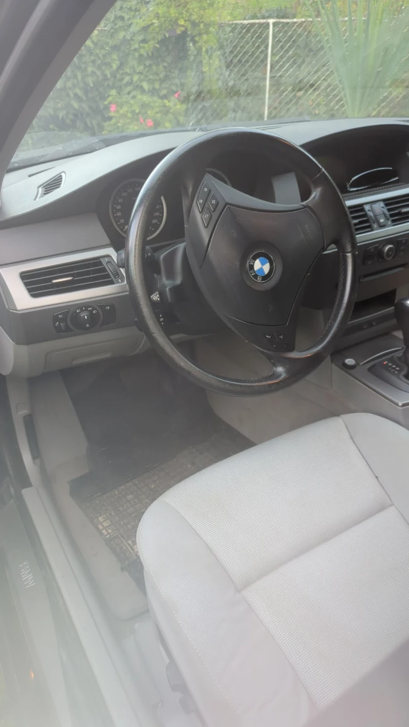 BMW 523 Комби , снимка 11 - Автомобили и джипове - 48758544