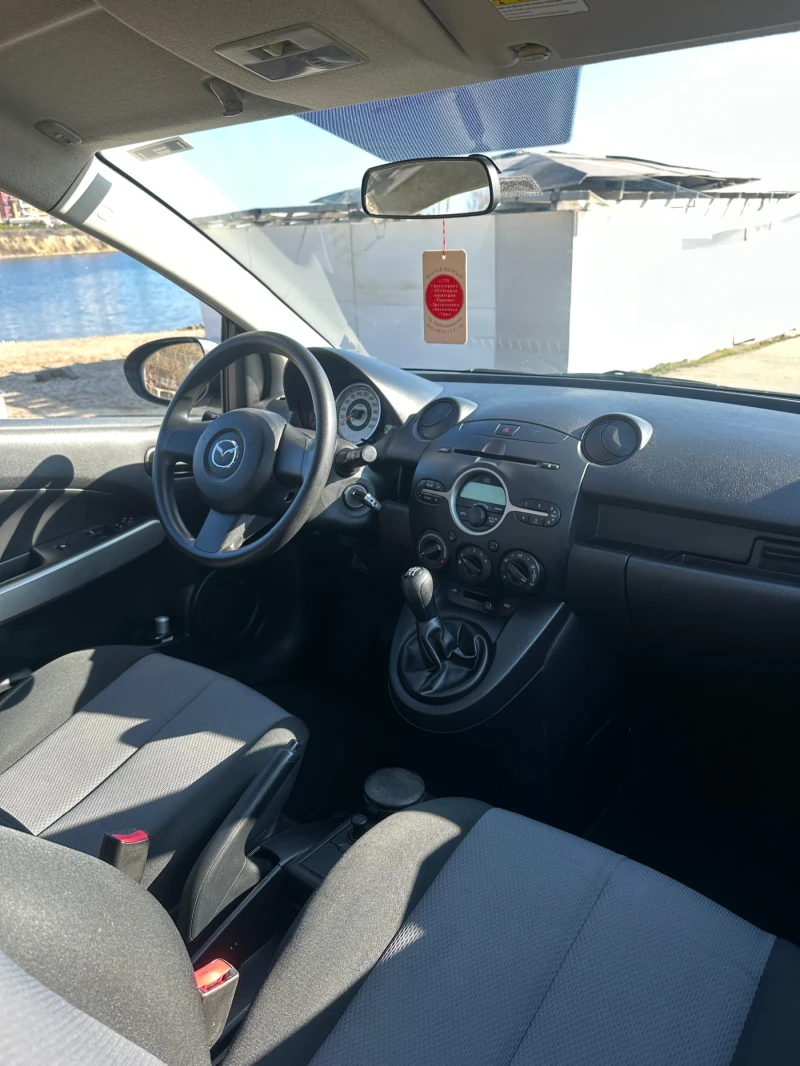 Mazda 2 1.3, снимка 8 - Автомобили и джипове - 49378831