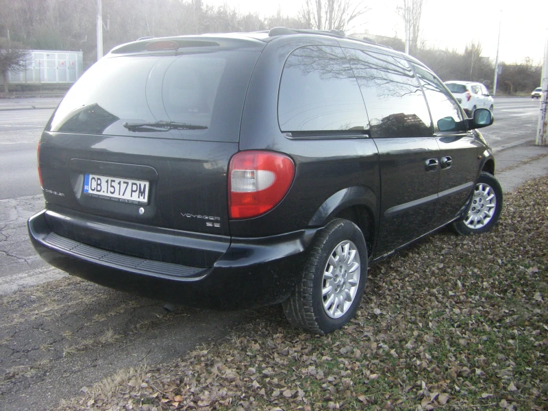 Chrysler Voyager 2.4 i, снимка 3 - Автомобили и джипове - 52313522