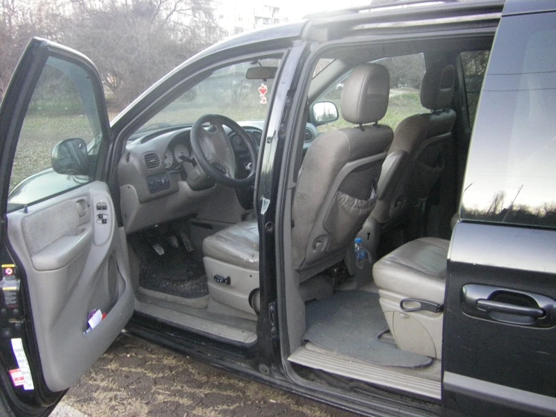Chrysler Voyager 2.4 i, снимка 9 - Автомобили и джипове - 52313522
