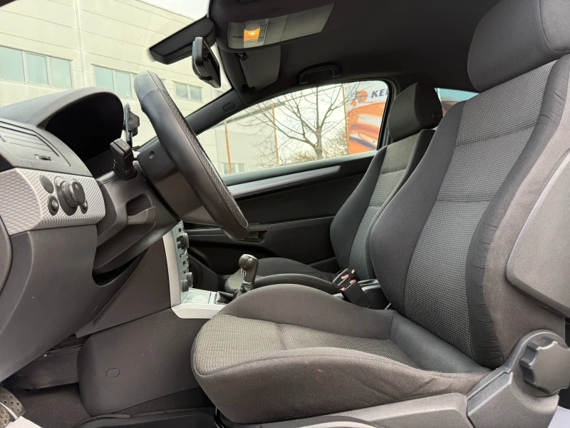 Opel Astra GTC 1.8i , снимка 8 - Автомобили и джипове - 52751540