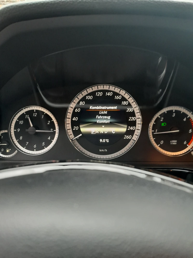 Mercedes-Benz E 220 AMG Elegance, снимка 11 - Автомобили и джипове - 52840619