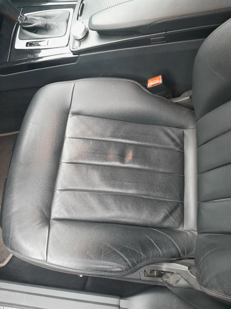 Mercedes-Benz E 220 AMG Elegance, снимка 16 - Автомобили и джипове - 52840619