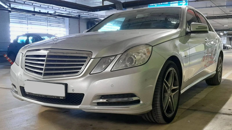 Mercedes-Benz E 220 AMG Elegance, снимка 4 - Автомобили и джипове - 52840619
