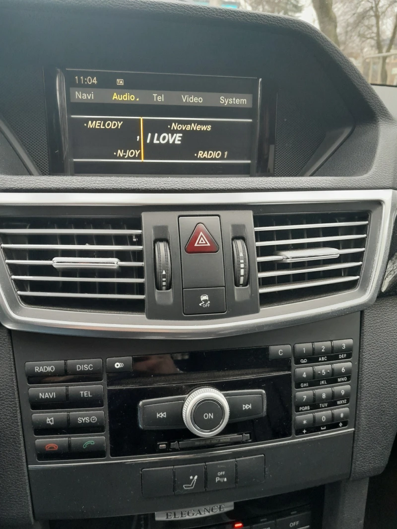 Mercedes-Benz E 220 AMG Elegance, снимка 10 - Автомобили и джипове - 52840619