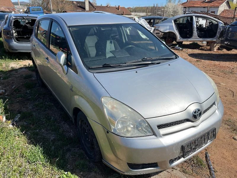 Toyota Corolla verso 2.0 d-4d 116к.с НА ЧАСТИ Ляв волан, снимка 6 - Автомобили и джипове - 41369007