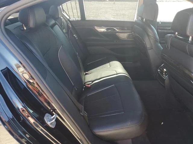 BMW 750  - изображение 10
