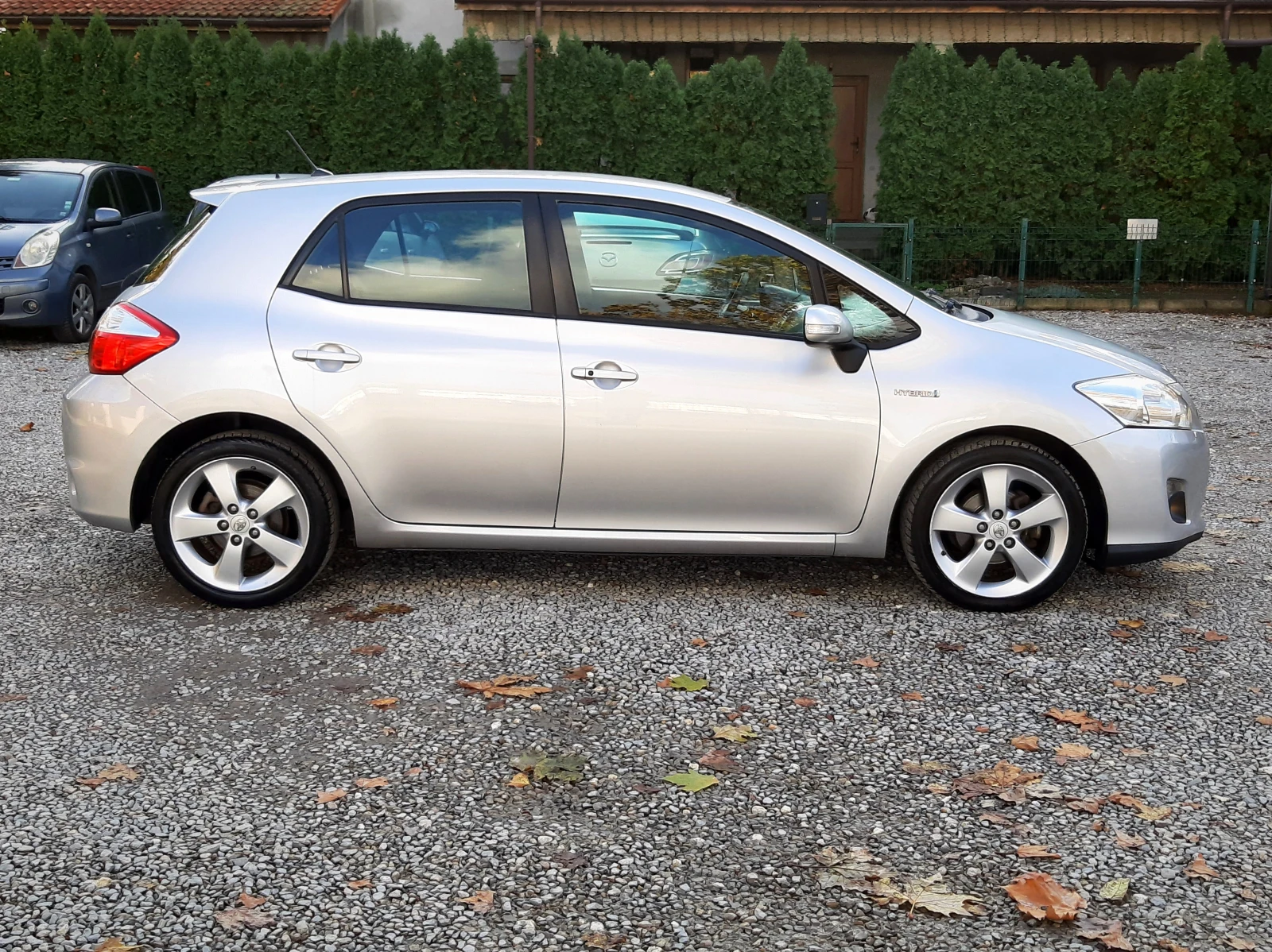 Toyota Auris 1.8VVT-i HIBRID - изображение 4