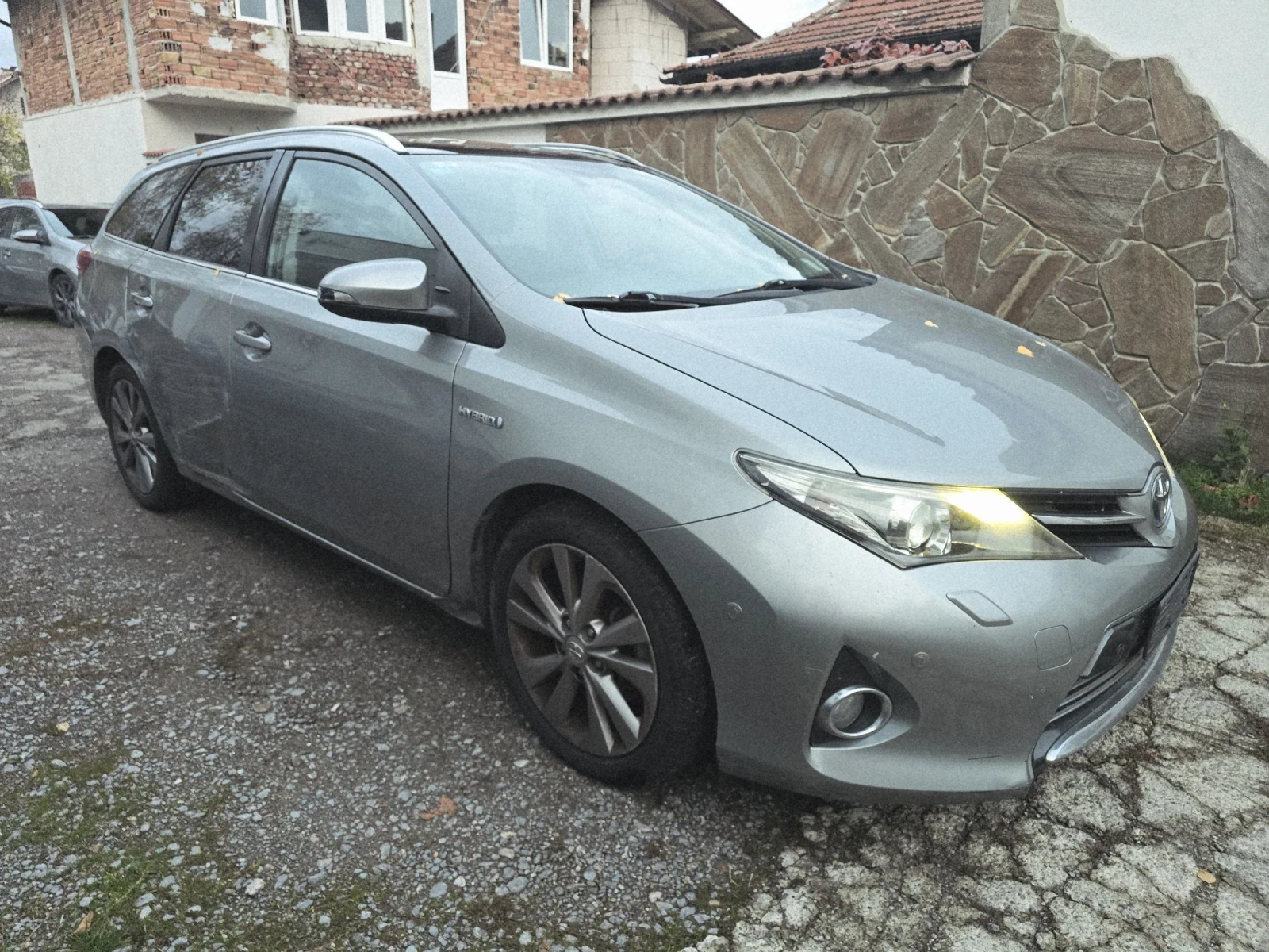 Toyota Auris 1.8I hibrid - изображение 5
