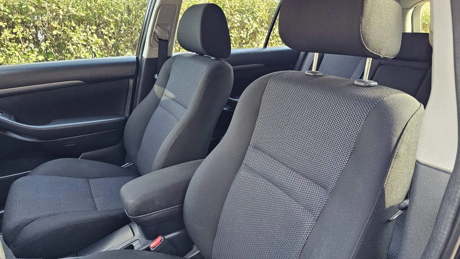 Toyota Avensis 1.8, снимка 12 - Автомобили и джипове - 53787474