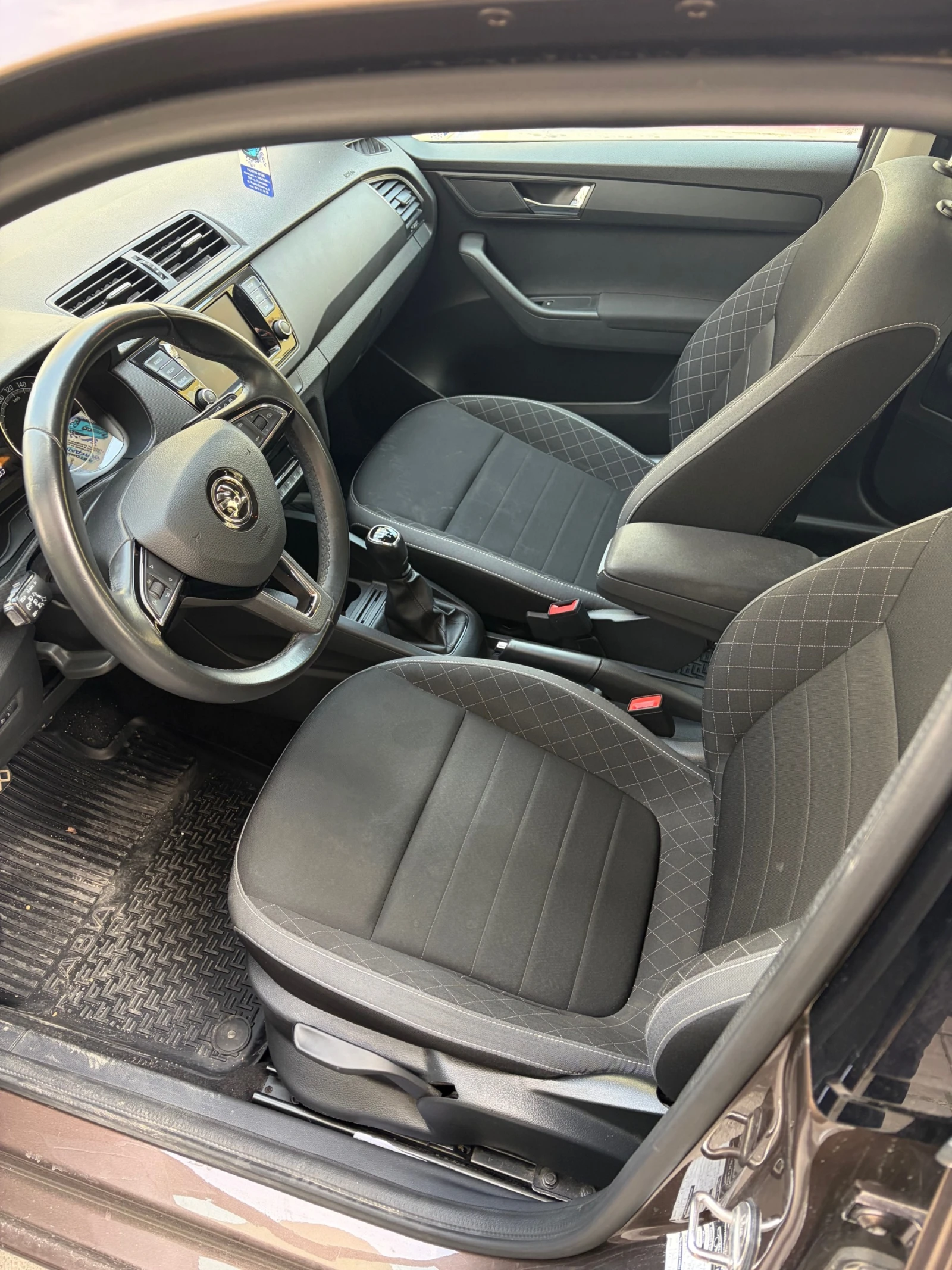 Skoda Fabia 1.0 TSI, снимка 5 - Автомобили и джипове - 54236518