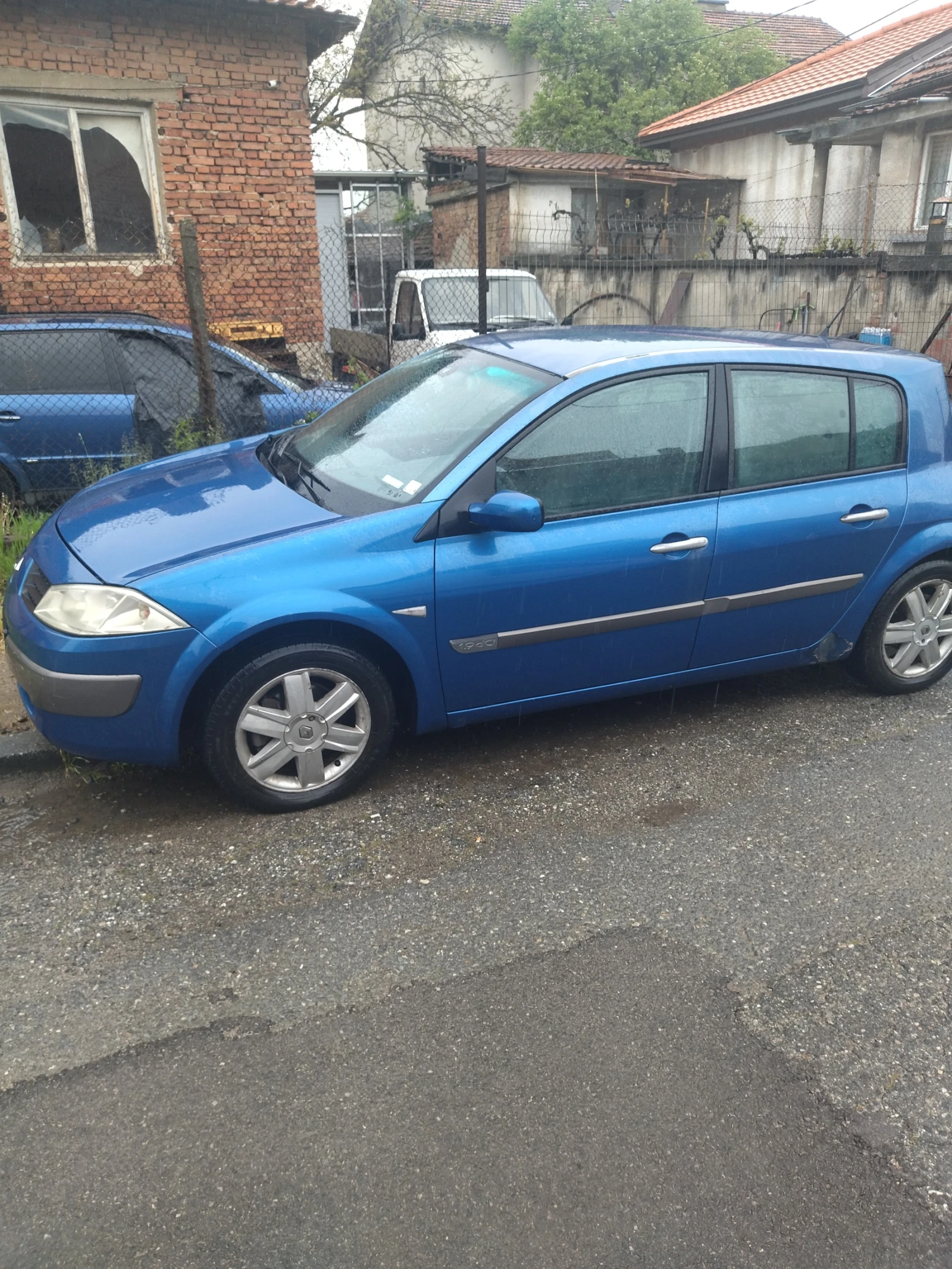 Renault Megane 1.9 dcl 120, снимка 2 - Автомобили и джипове - 54370143