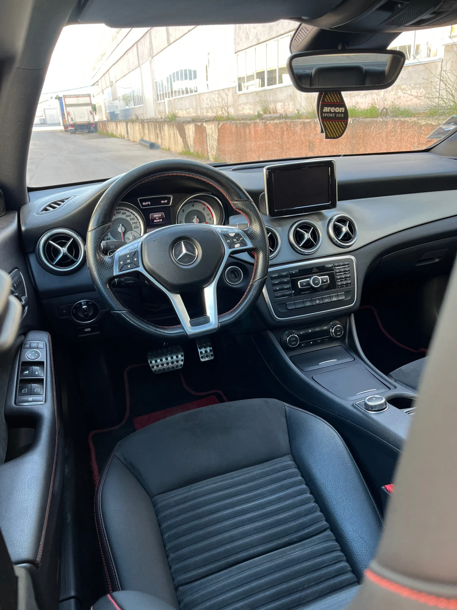 Mercedes-Benz CLA 220, снимка 11 - Автомобили и джипове - 55080599