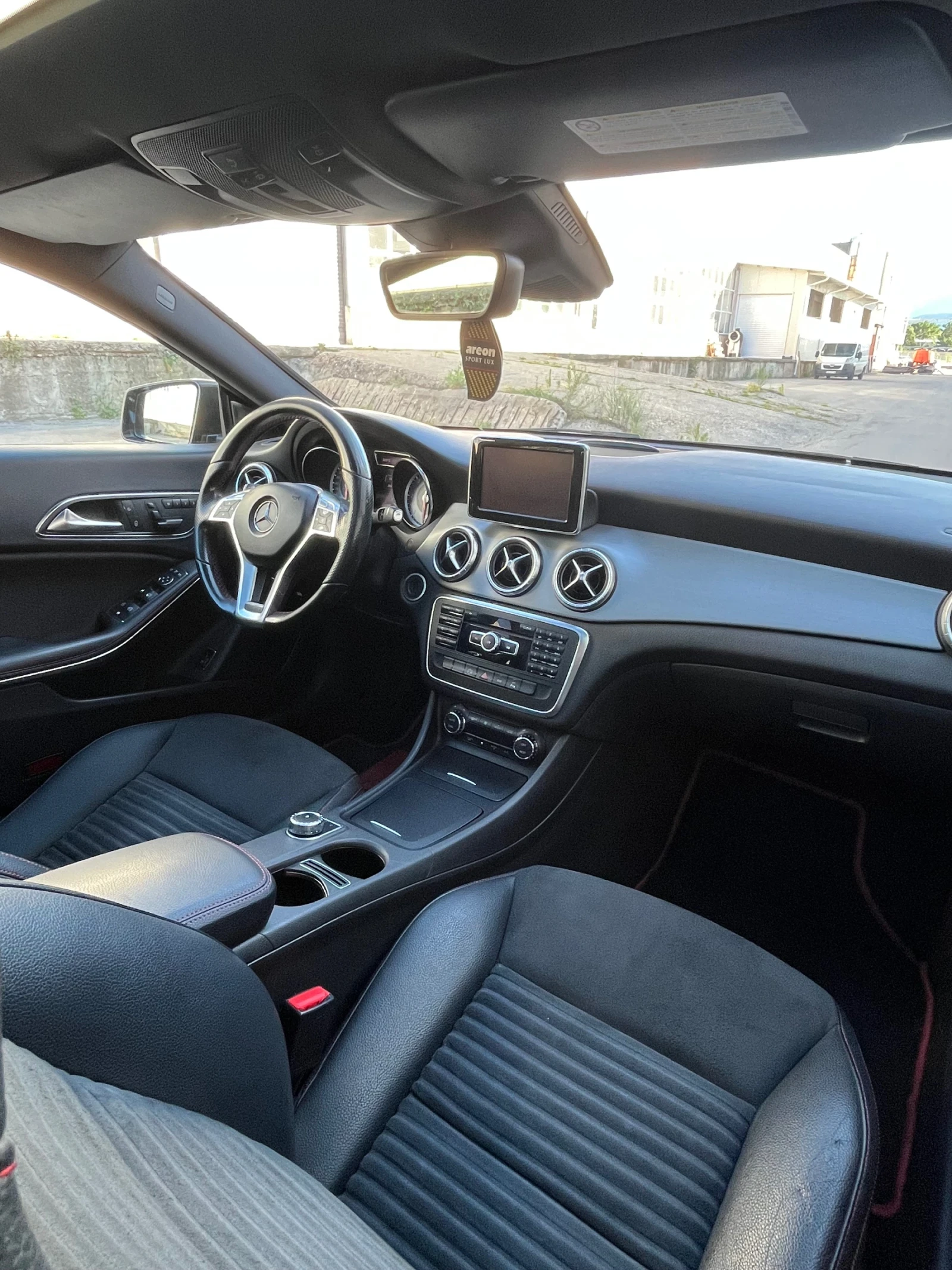 Mercedes-Benz CLA 220, снимка 13 - Автомобили и джипове - 55080599