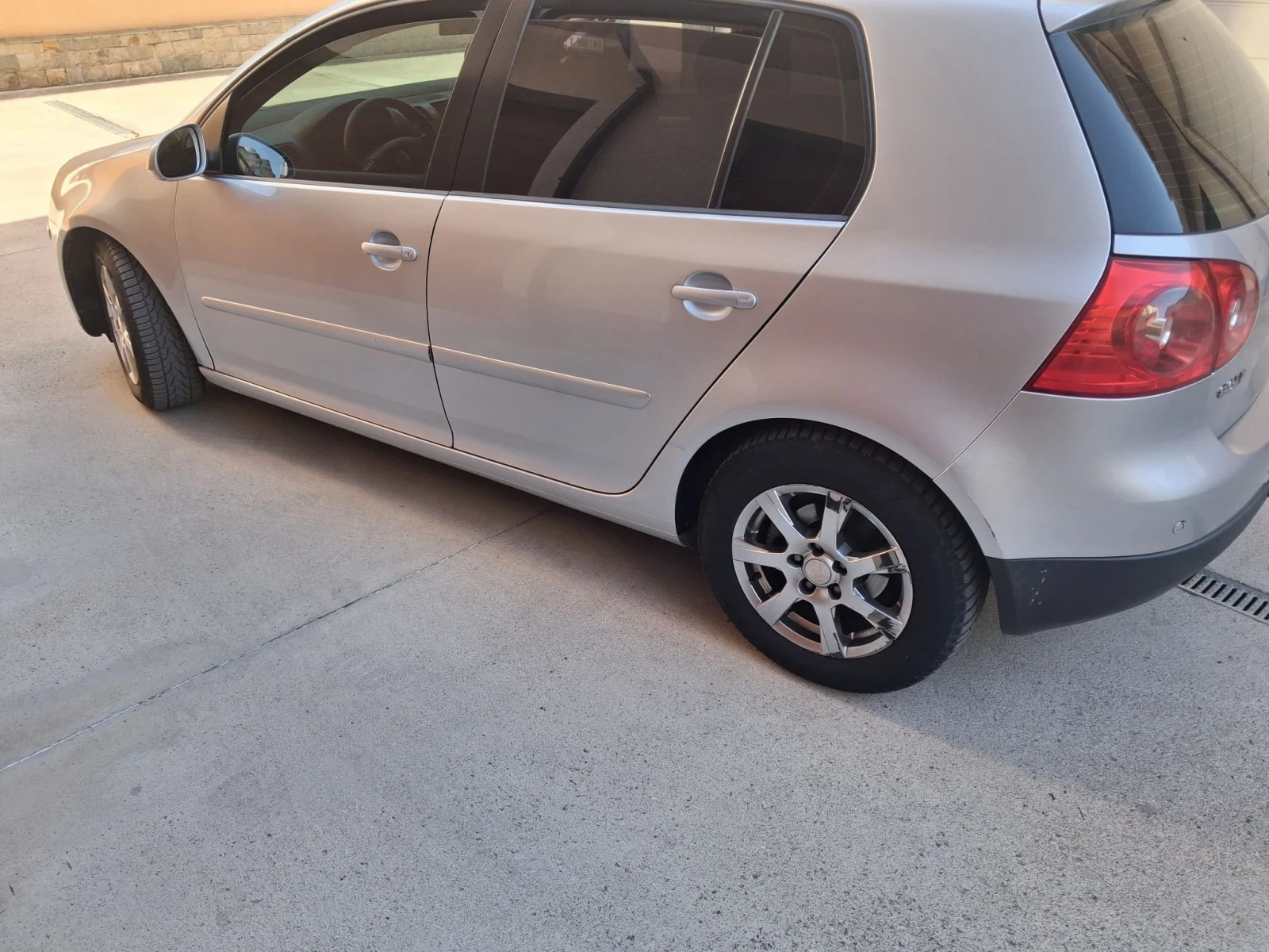 VW Golf 1.6 FSI- 115кс., снимка 4 - Автомобили и джипове - 55681367