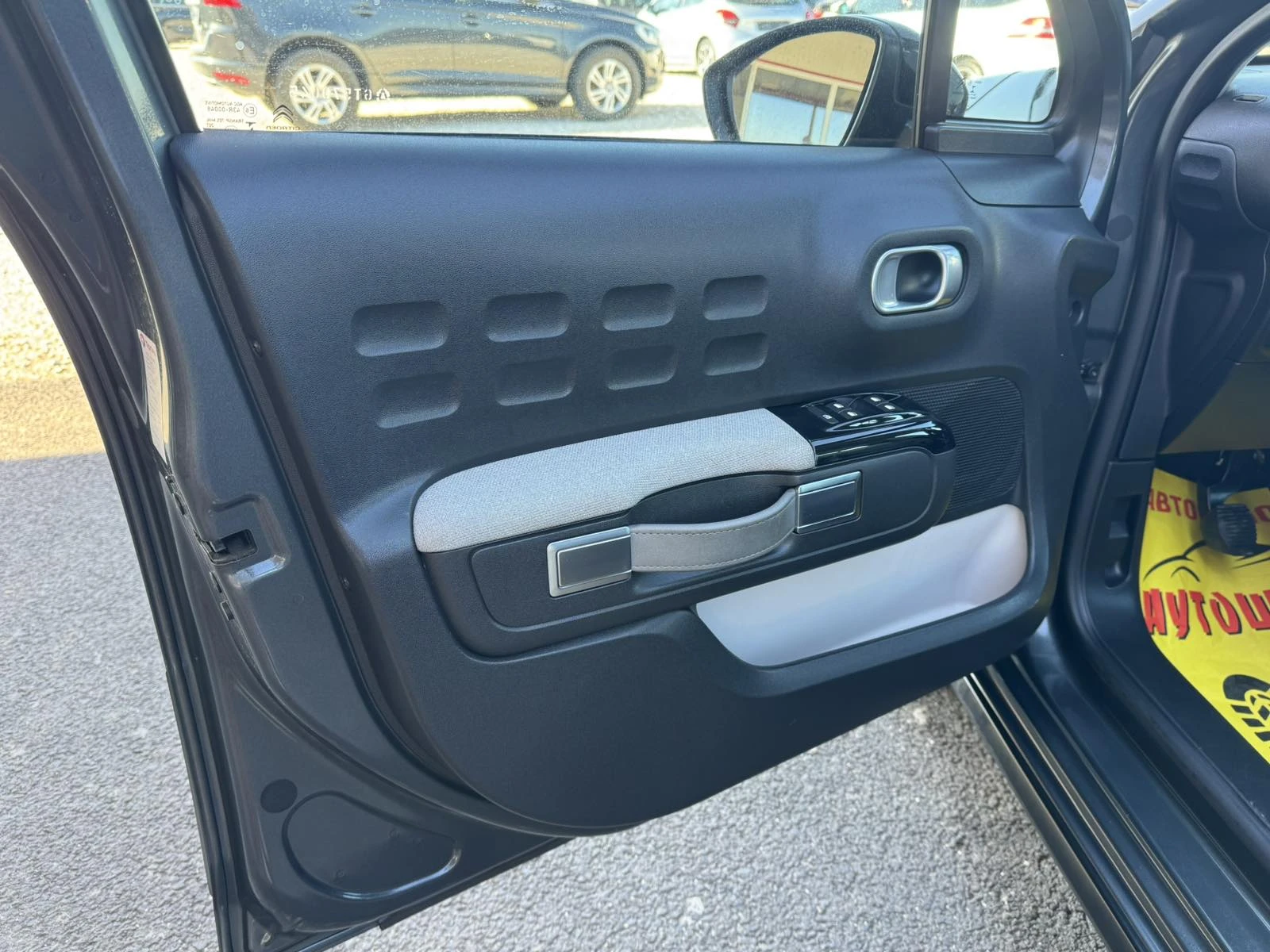Citroen C3 1.2Pure Tech Shine, снимка 11 - Автомобили и джипове - 55688040