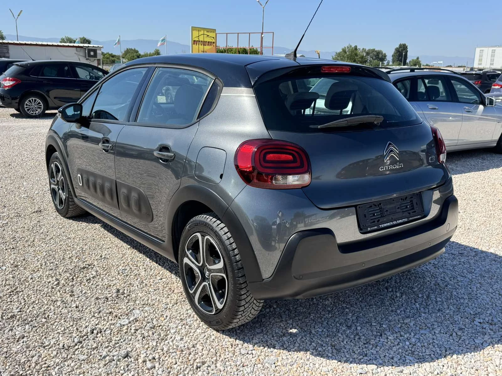 Citroen C3 1.2Pure Tech Shine, снимка 6 - Автомобили и джипове - 55688040