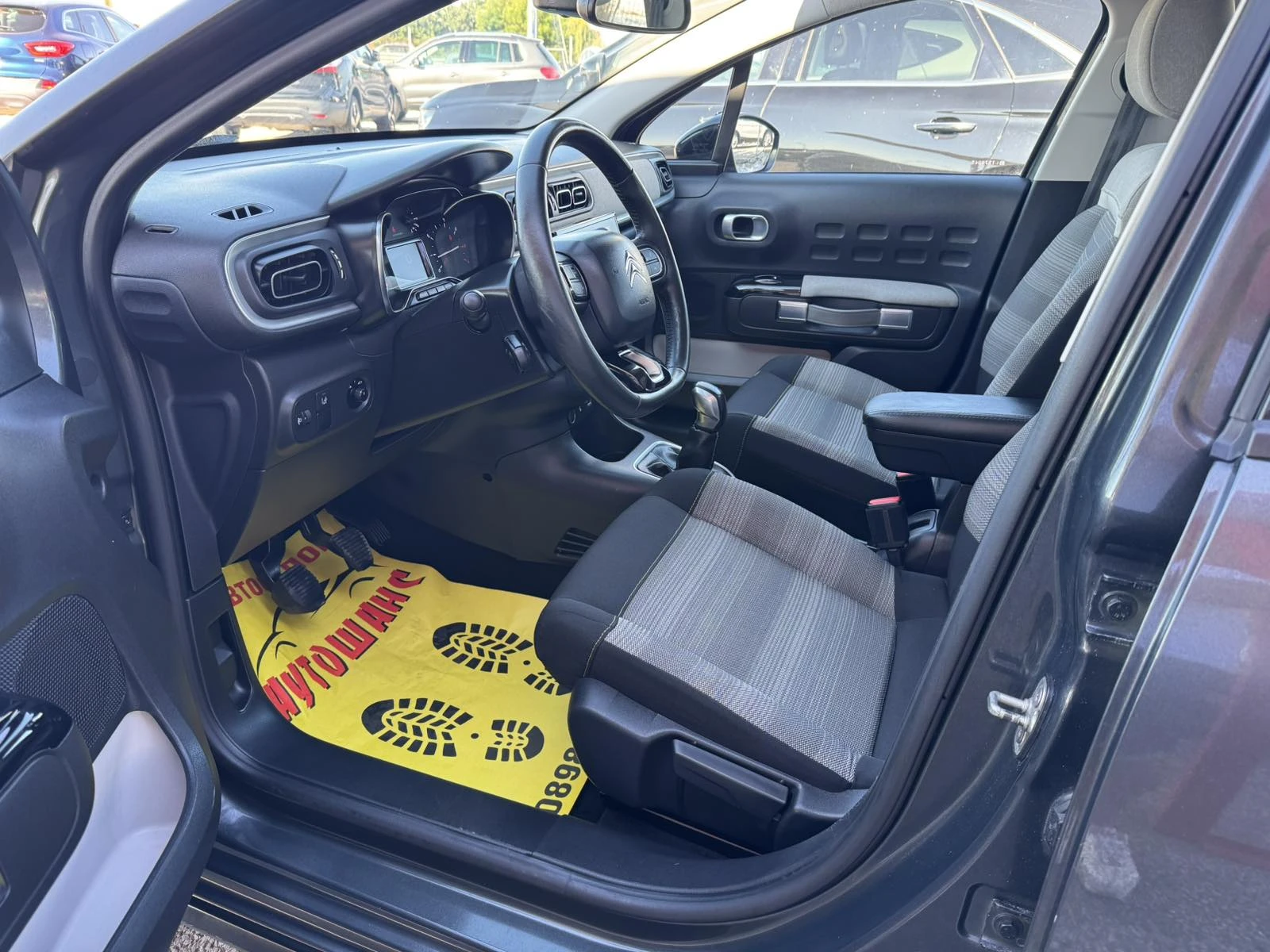Citroen C3 1.2Pure Tech Shine, снимка 12 - Автомобили и джипове - 55688040