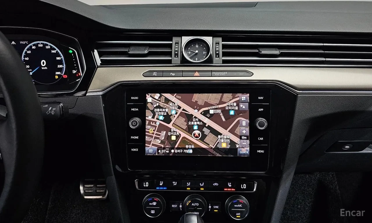 VW Arteon  R LIINE 4Motion / СЕРТИФИКАТ ЗА ОТЛИЧНО КАЧЕСТВО , снимка 13 - Автомобили и джипове - 55924762
