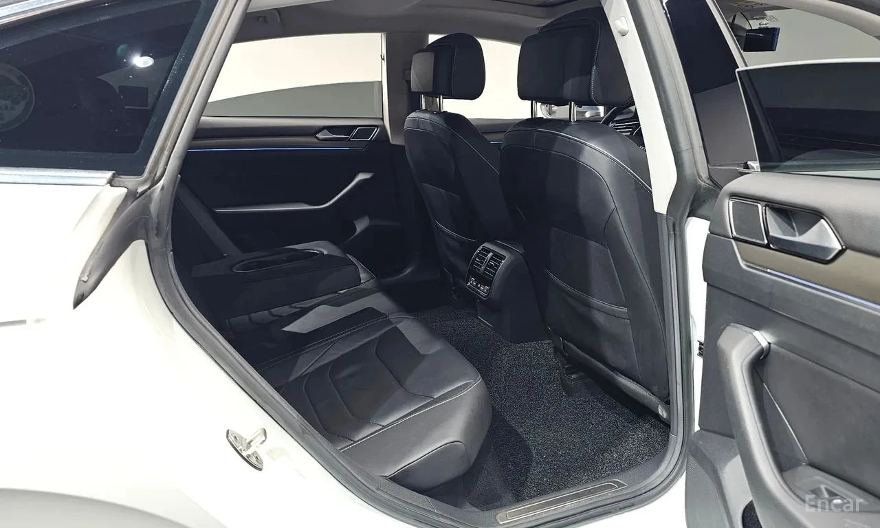 VW Arteon  R LIINE 4Motion / СЕРТИФИКАТ ЗА ОТЛИЧНО КАЧЕСТВО , снимка 11 - Автомобили и джипове - 55924762