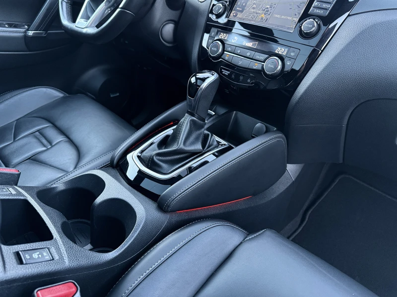 Nissan Qashqai 1.2 DIG-T Automatic Tekna, снимка 13 - Автомобили и джипове - 52826374