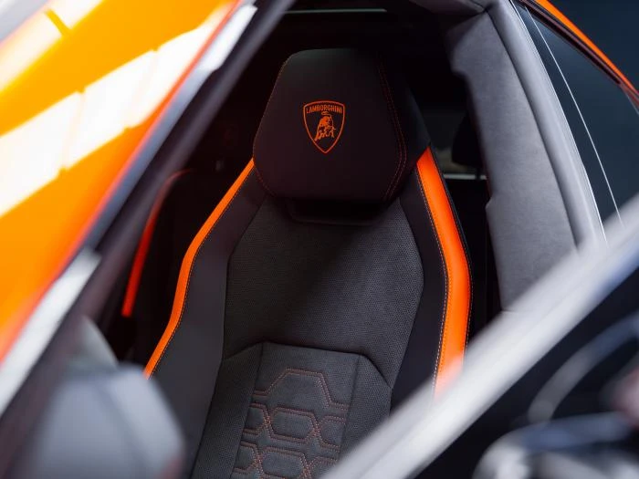 Lamborghini Urus SE Arancio Apodis B&O Panorama, снимка 7 - Автомобили и джипове - 56202101