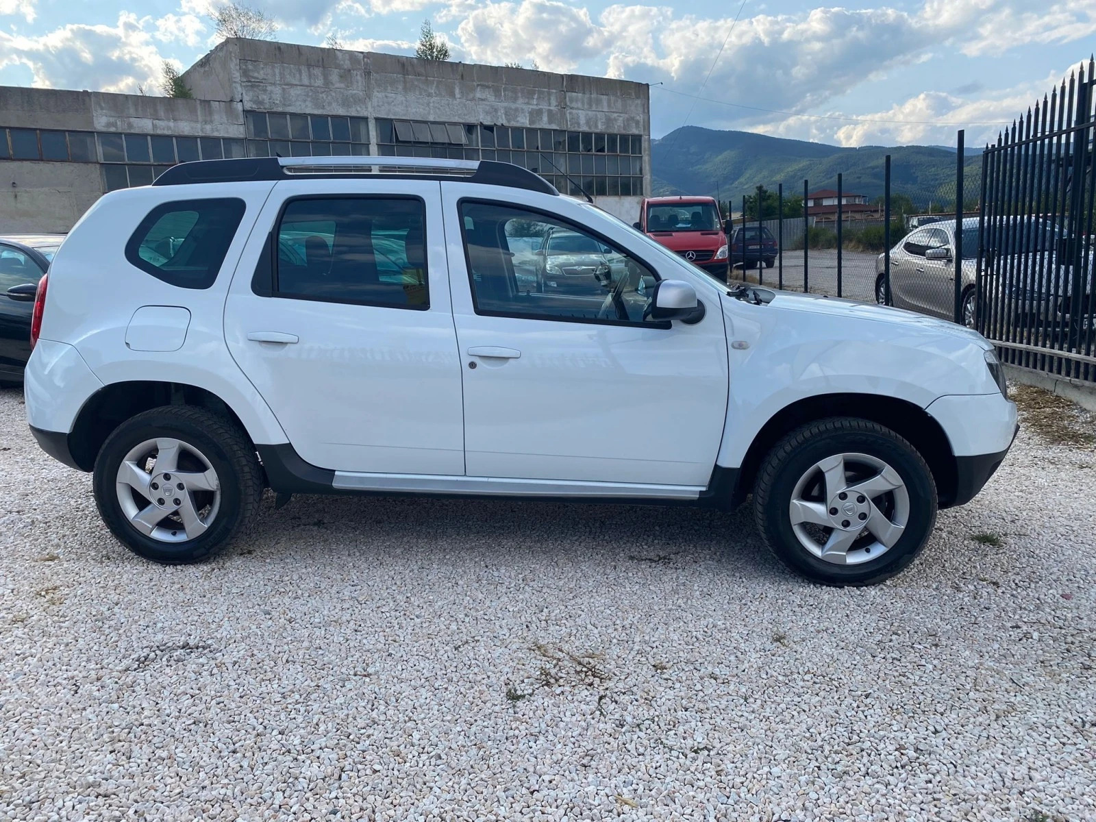 Dacia Duster 1.6 Бензин/Газ, ТОП - изображение 4