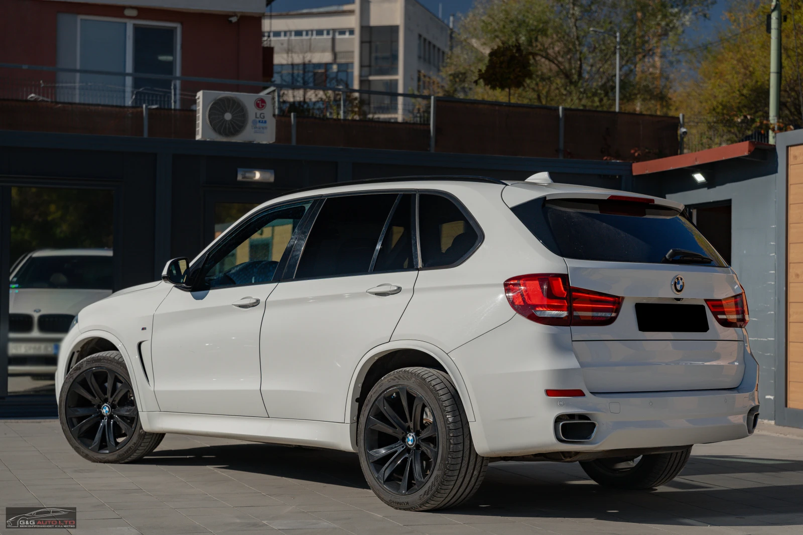 BMW X5 40d/313HP/xDRIVE/M-PACK/HEAD-UP/PANORAMA/ОБДУХВАНЕ - изображение 3