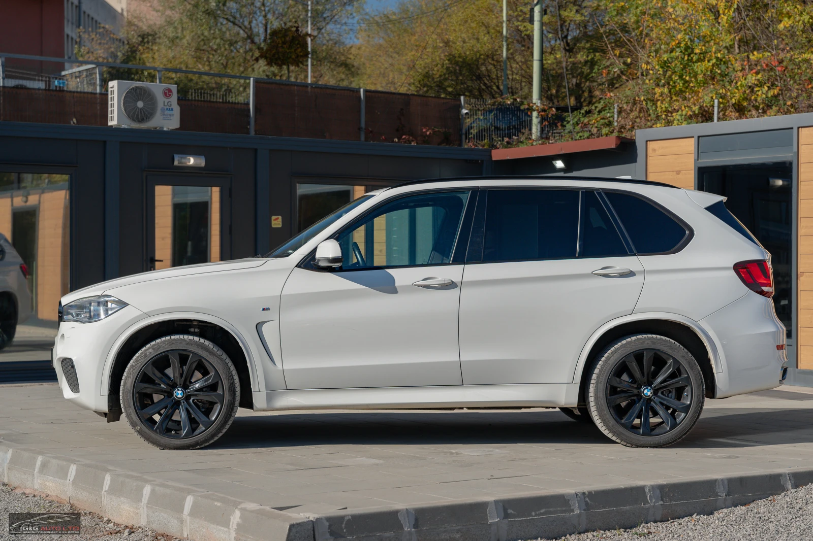 BMW X5 40d/313HP/xDRIVE/M-PACK/HEAD-UP/PANORAMA/ОБДУХВАНЕ - изображение 2