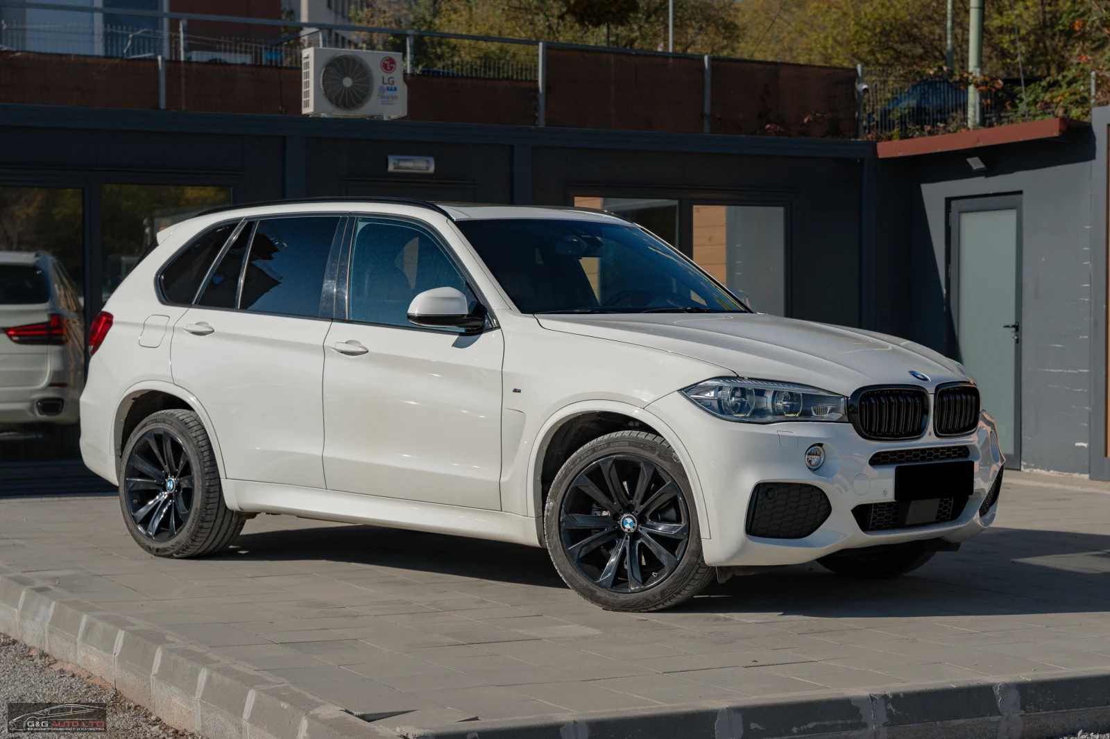 BMW X5 40d/313HP/xDRIVE/M-PACK/HEAD-UP/PANORAMA/ОБДУХВАНЕ - изображение 4