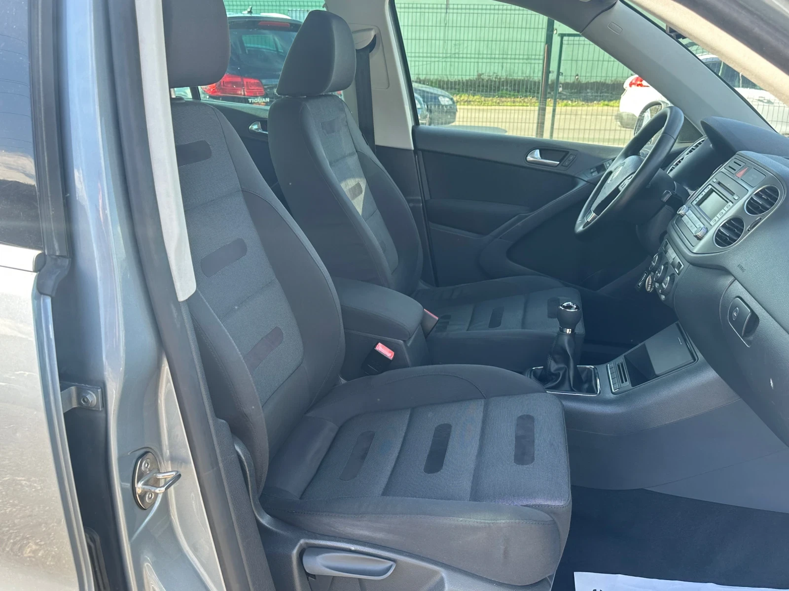 VW Tiguan 2.0TDI-4x4-140к.с-КЛИМАТРОНИК-МУЛТИ, снимка 16 - Автомобили и джипове - 54142715