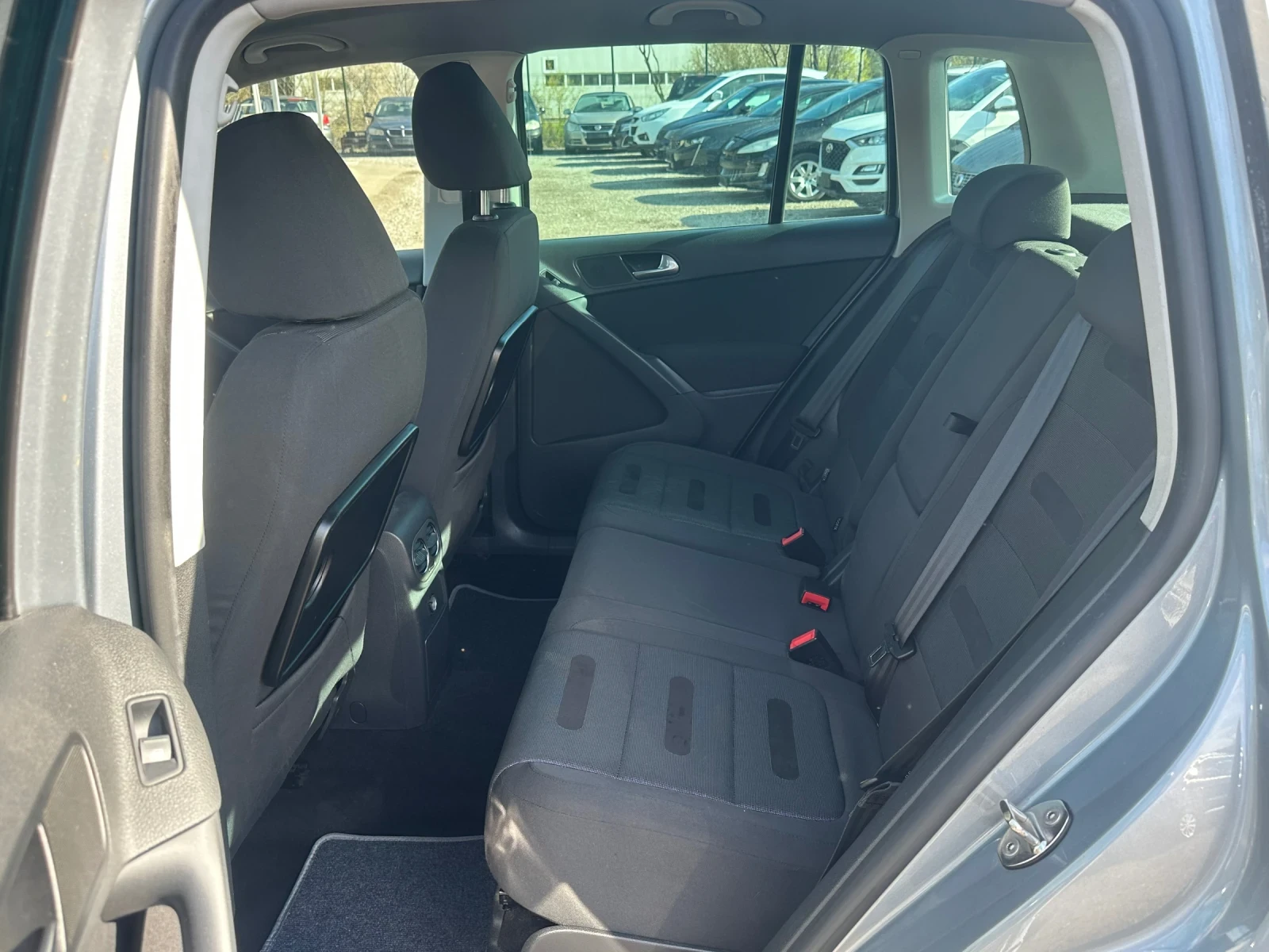 VW Tiguan 2.0TDI-4x4-140к.с-КЛИМАТРОНИК-МУЛТИ, снимка 13 - Автомобили и джипове - 54142715