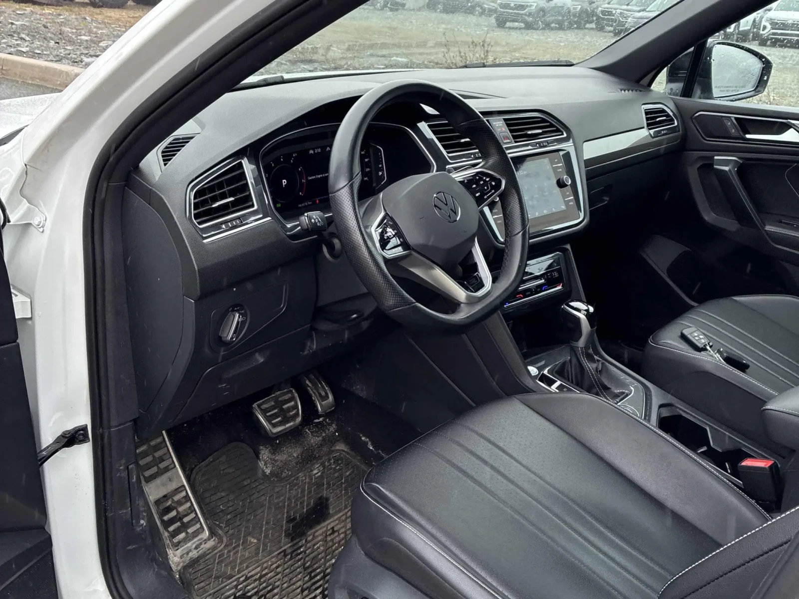 VW Tiguan AWD R-LINE* ПОДГРЕВ* ПАНО* М.ТОЧКА* КАМЕРА* CARPLA, снимка 7 - Автомобили и джипове - 54623907