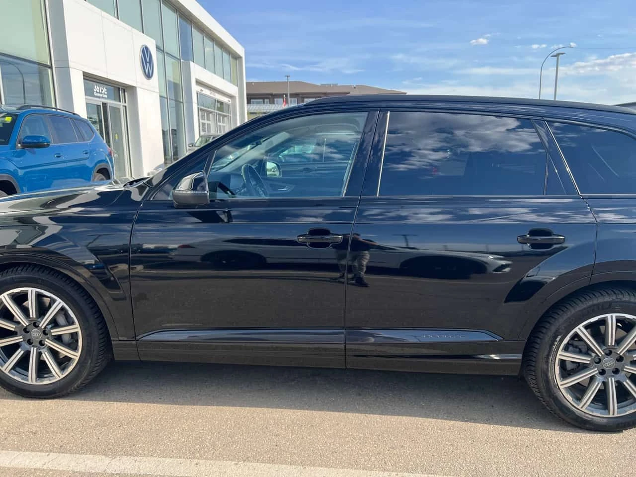 Audi Q7 MATRIX* 360* ГЛАВНО ПРЕДСТАВИТЕЛСТВО НА VOLKSWAGEN, снимка 3 - Автомобили и джипове - 54714475