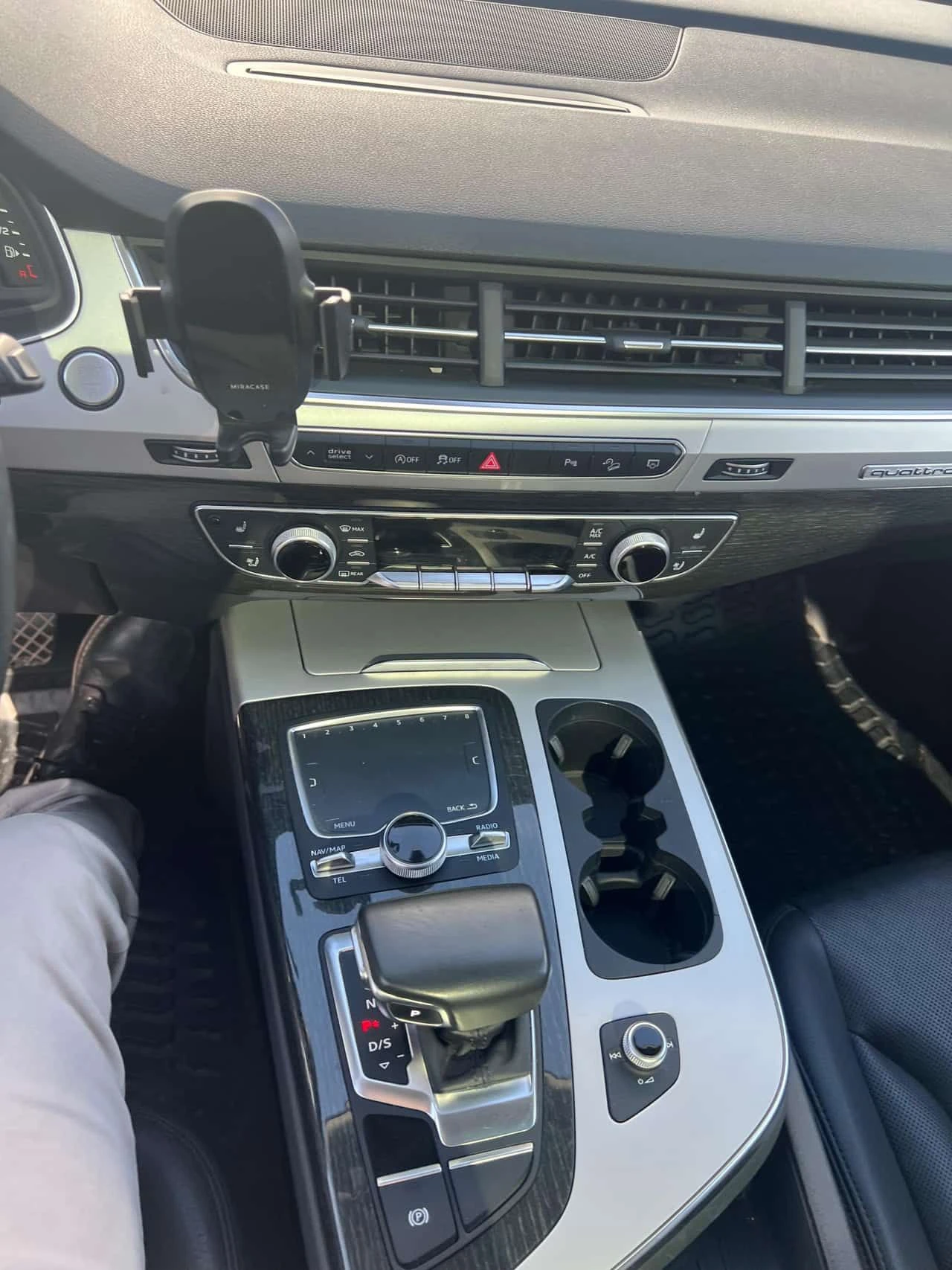 Audi Q7 MATRIX* 360* ГЛАВНО ПРЕДСТАВИТЕЛСТВО НА VOLKSWAGEN, снимка 9 - Автомобили и джипове - 54714475