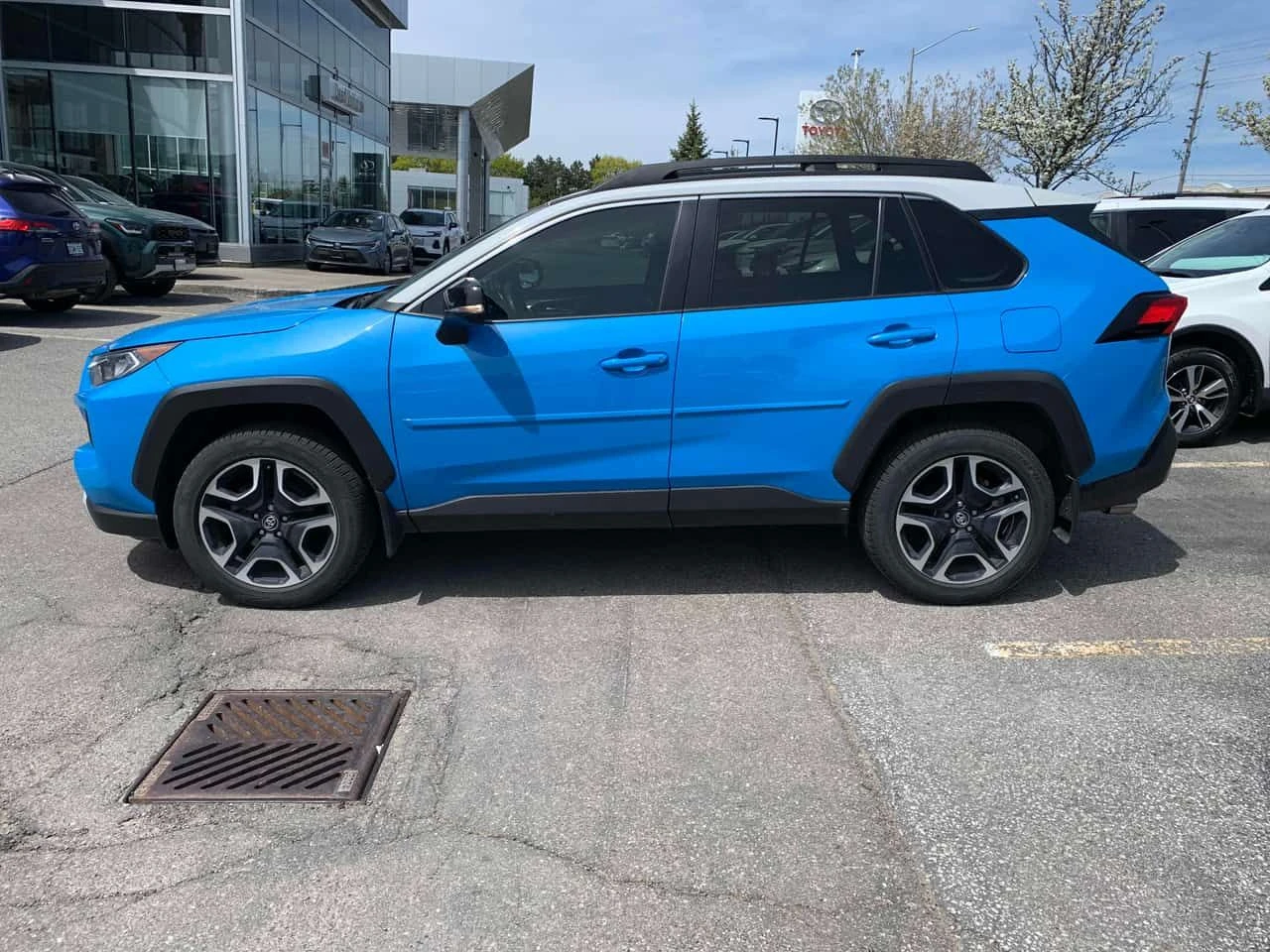 Toyota Rav4 * Trail * CARFAX * БЕЗ ПЪРВОНАЧАЛНА ВНОСКА, снимка 2 - Автомобили и джипове - 55410529