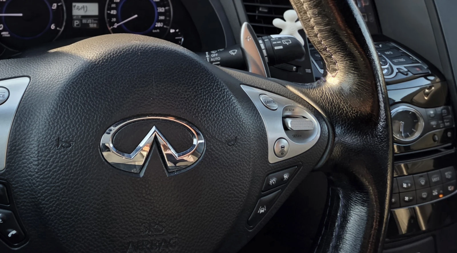 Infiniti QX70 QX70S 3.0d, снимка 11 - Автомобили и джипове - 55474653