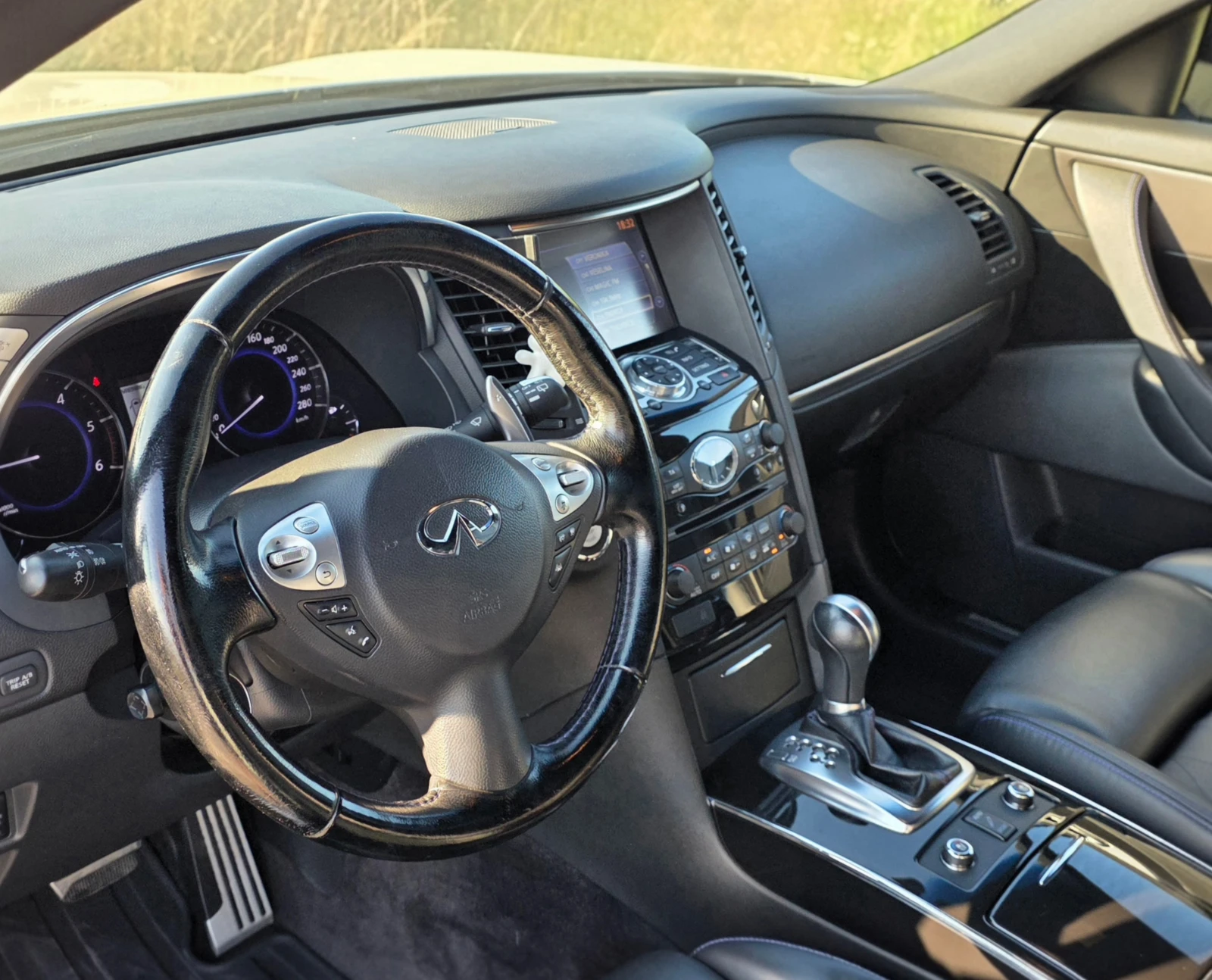Infiniti QX70 QX70S 3.0d, снимка 7 - Автомобили и джипове - 55474653