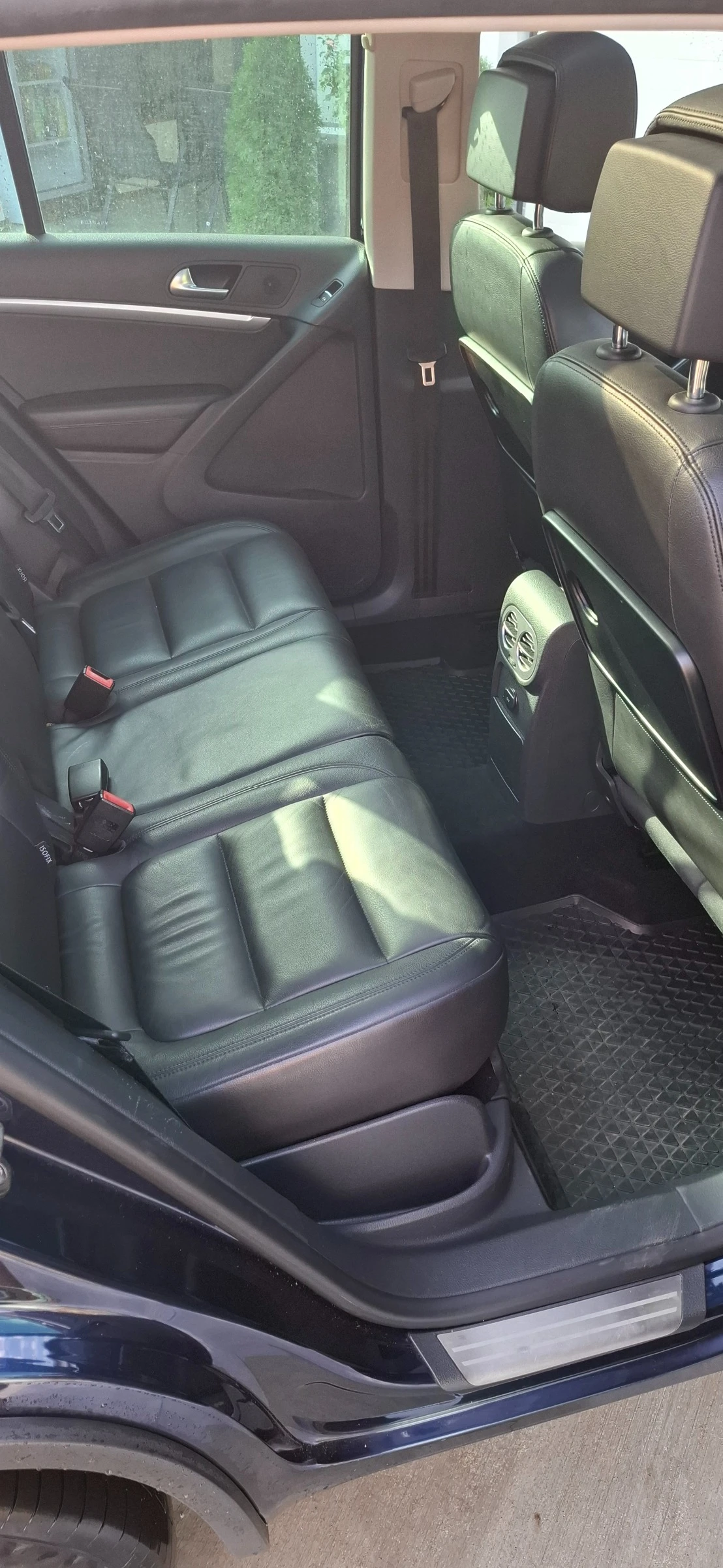 VW Tiguan 2.0 TDI 4X4, снимка 9 - Автомобили и джипове - 55828674