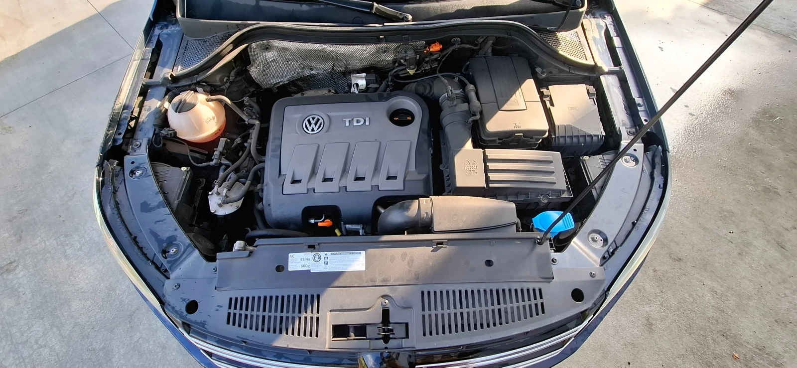 VW Tiguan 2.0 TDI 4X4, снимка 14 - Автомобили и джипове - 55828674