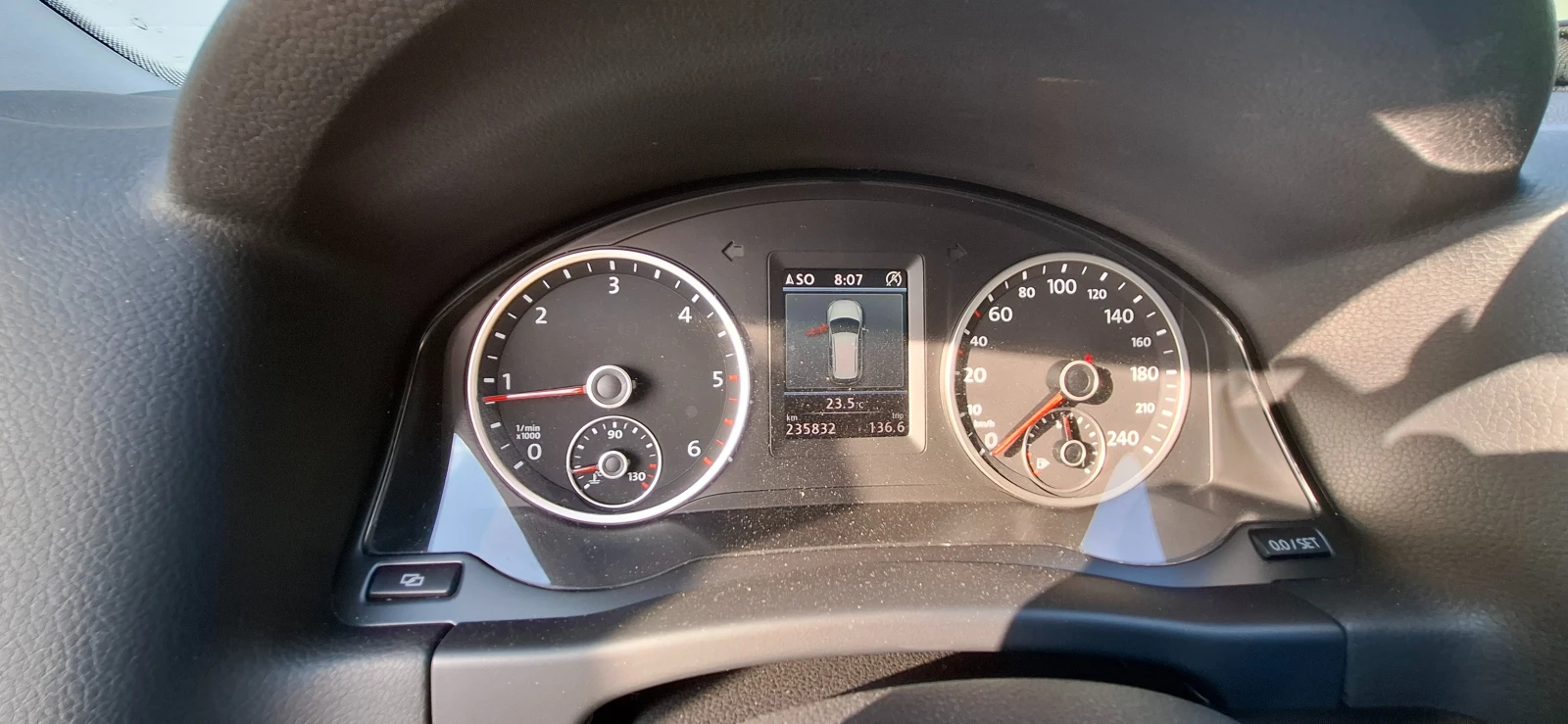VW Tiguan 2.0 TDI 4X4, снимка 13 - Автомобили и джипове - 55828674