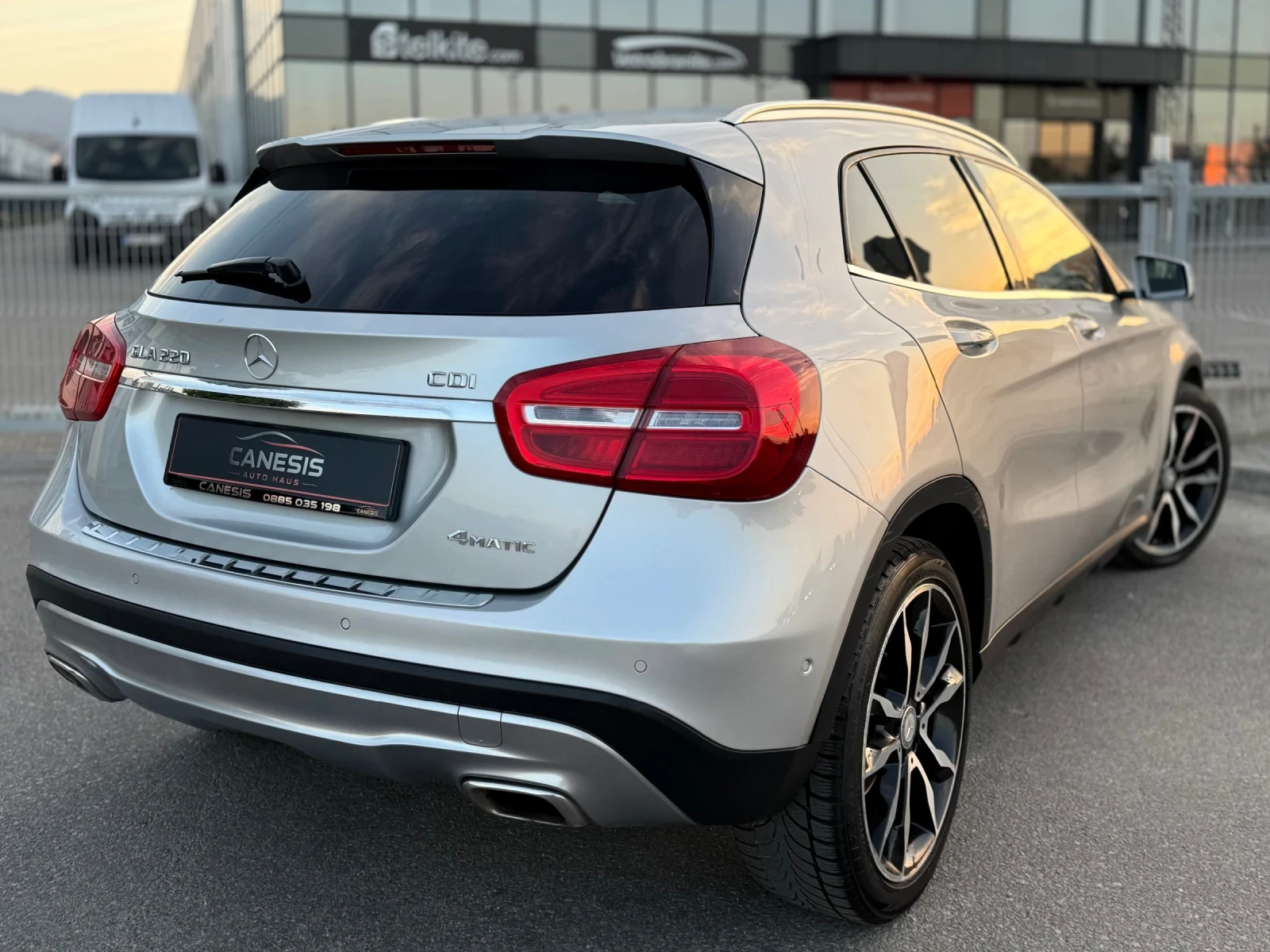 Mercedes-Benz GLA 220 4MATIC* 170КС* АВТОМАТ* КОЖА* НАВИ, снимка 4 - Автомобили и джипове - 55838004