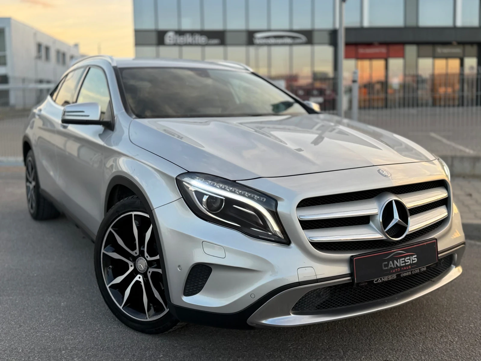 Mercedes-Benz GLA 220 4MATIC* 170КС* АВТОМАТ* КОЖА* НАВИ, снимка 3 - Автомобили и джипове - 55838004