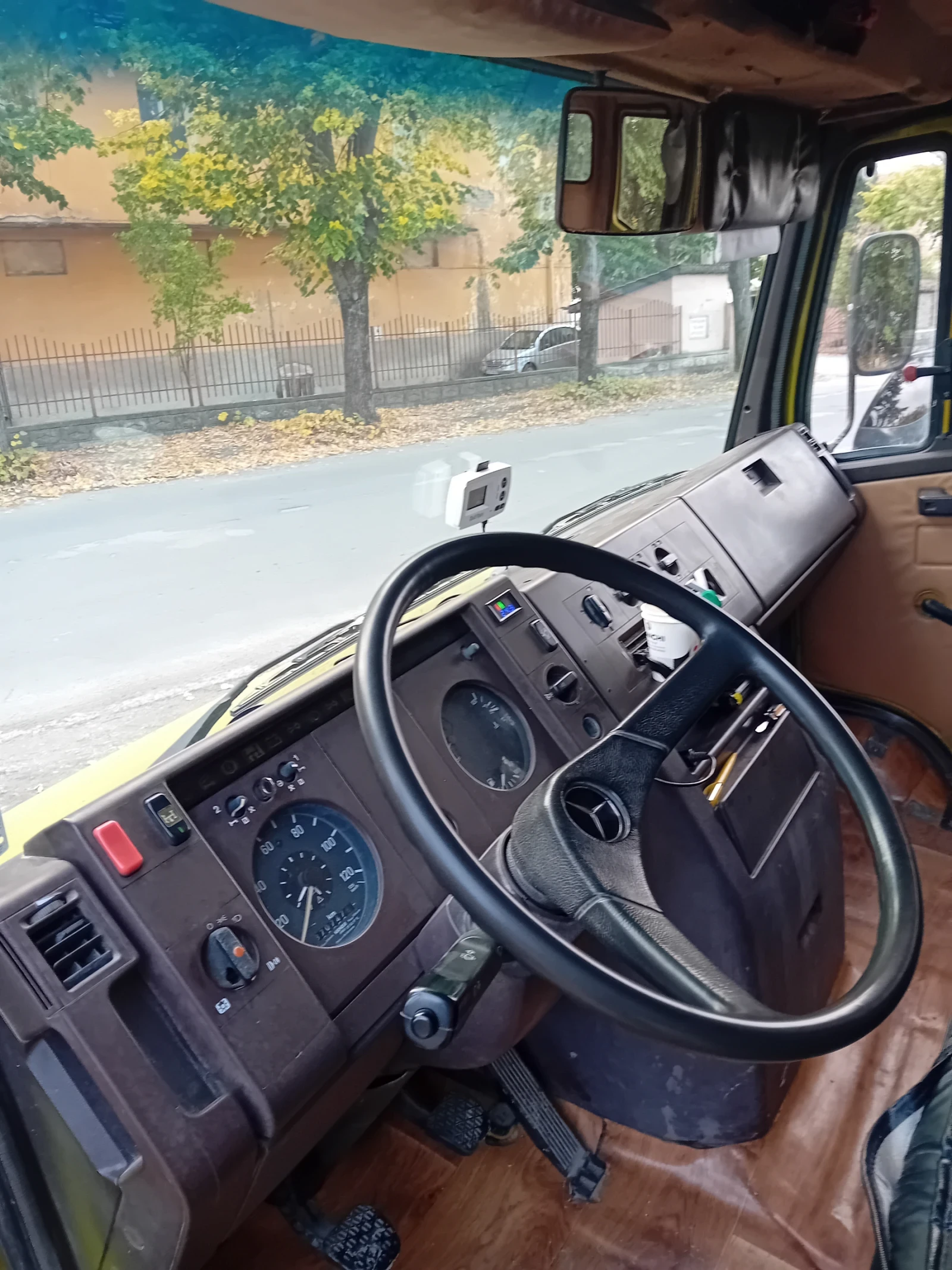 Mercedes-Benz 811 САМОСВАЛ - изображение 9