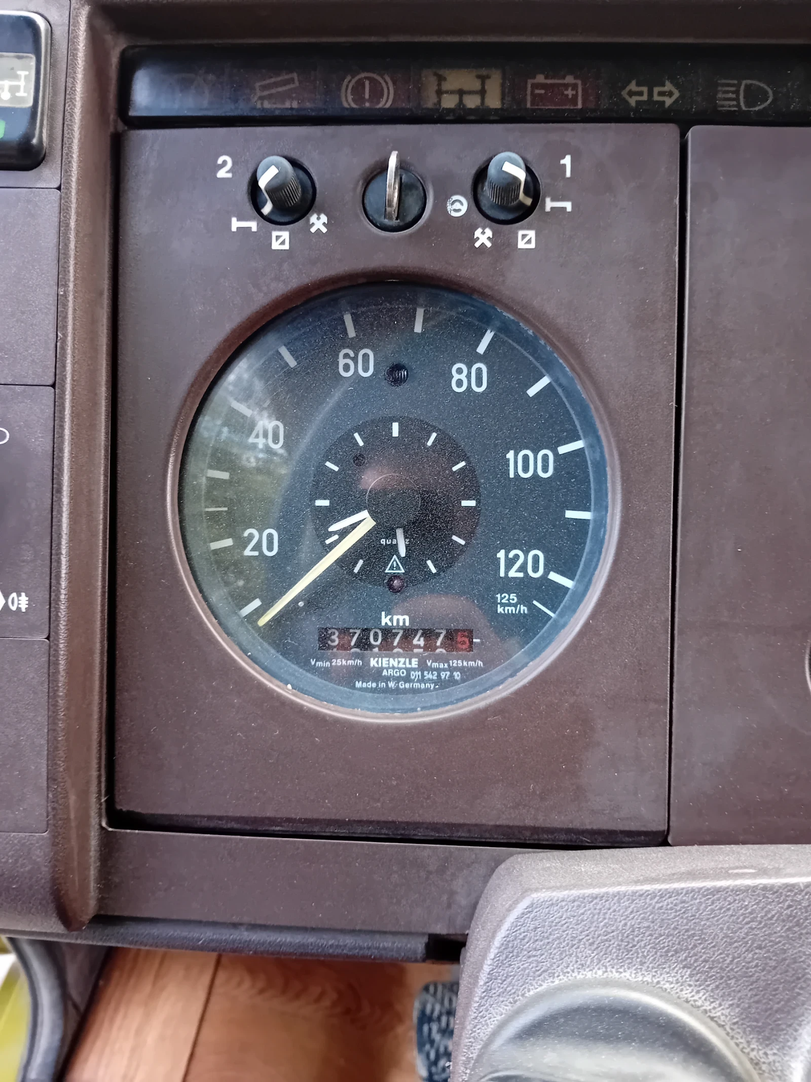 Mercedes-Benz 811 САМОСВАЛ - изображение 8