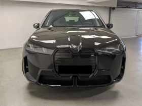 BMW iX M70/FACELIFT/ M-SPORT/H&K/ ICONIC GLOW/SKY LOUNGE/ - 208980 лв. - 92760052 2