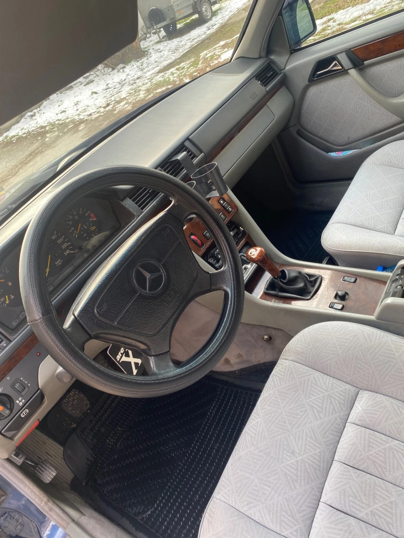 Mercedes-Benz 124 2.0i, снимка 14 - Автомобили и джипове - 47540762