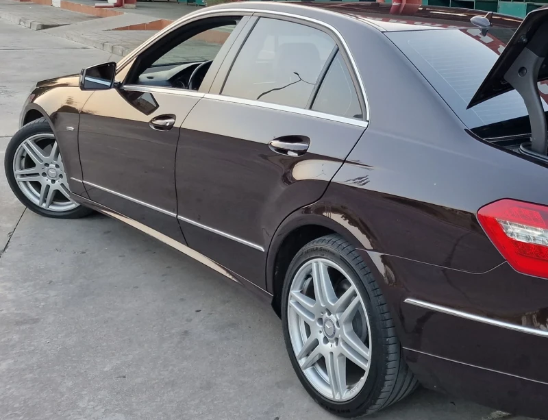 Mercedes-Benz E 250 CDI* Kamera * Koja* Xenon* Avangarde* , снимка 2 - Автомобили и джипове - 46321675