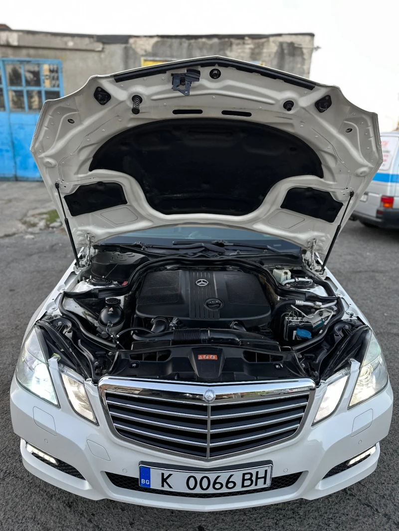 Mercedes-Benz E 220, снимка 5 - Автомобили и джипове - 47856831