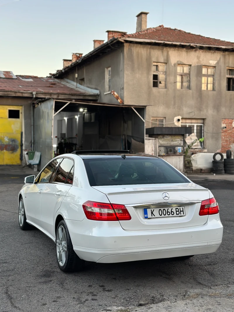 Mercedes-Benz E 220, снимка 3 - Автомобили и джипове - 47856831